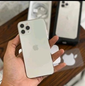 Unlocked IPhone 11 Pro max (White)